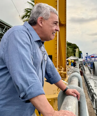 Melo transforma diárias em luxo e deixa a conta para o contribuinte