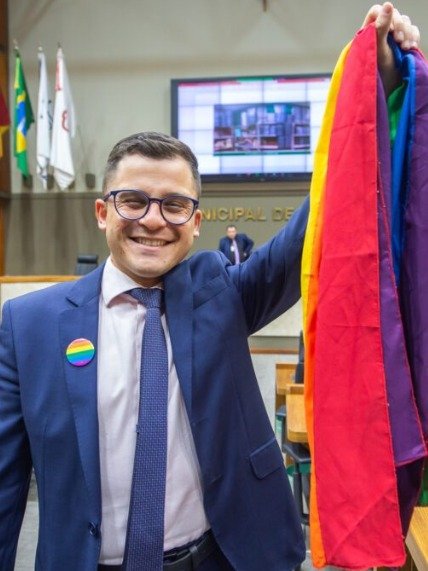 Projeto quer proibir cura gay em Porto Alegre