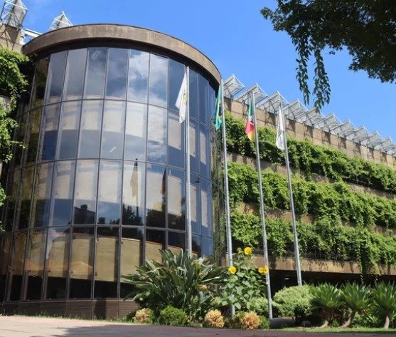 Criação de cargos na Câmara de Caxias do Sul: esquerda defende inchaço da máquina e empurra conta ao contribuinte 