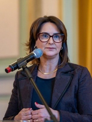 Oração opcional vira polêmica e desvia foco da proteção às mulheres no RS