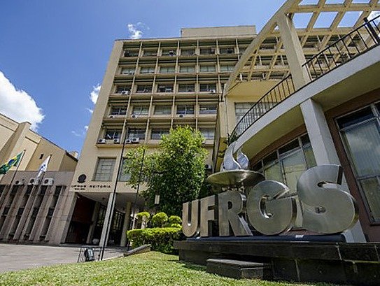 Corte de recursos do governo petista escancara abandono das universidades federais