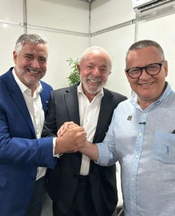 Pimenta ocupa espaço ao lado de Lula e transforma visita oficial em ensaio de campanha