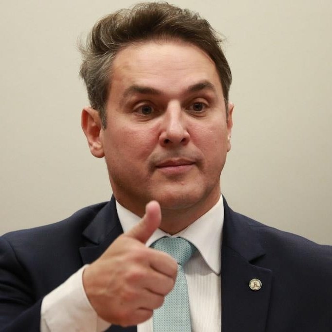 Podemos fecha acordo e reforça palanque de Zucco na corrida ao Piratini