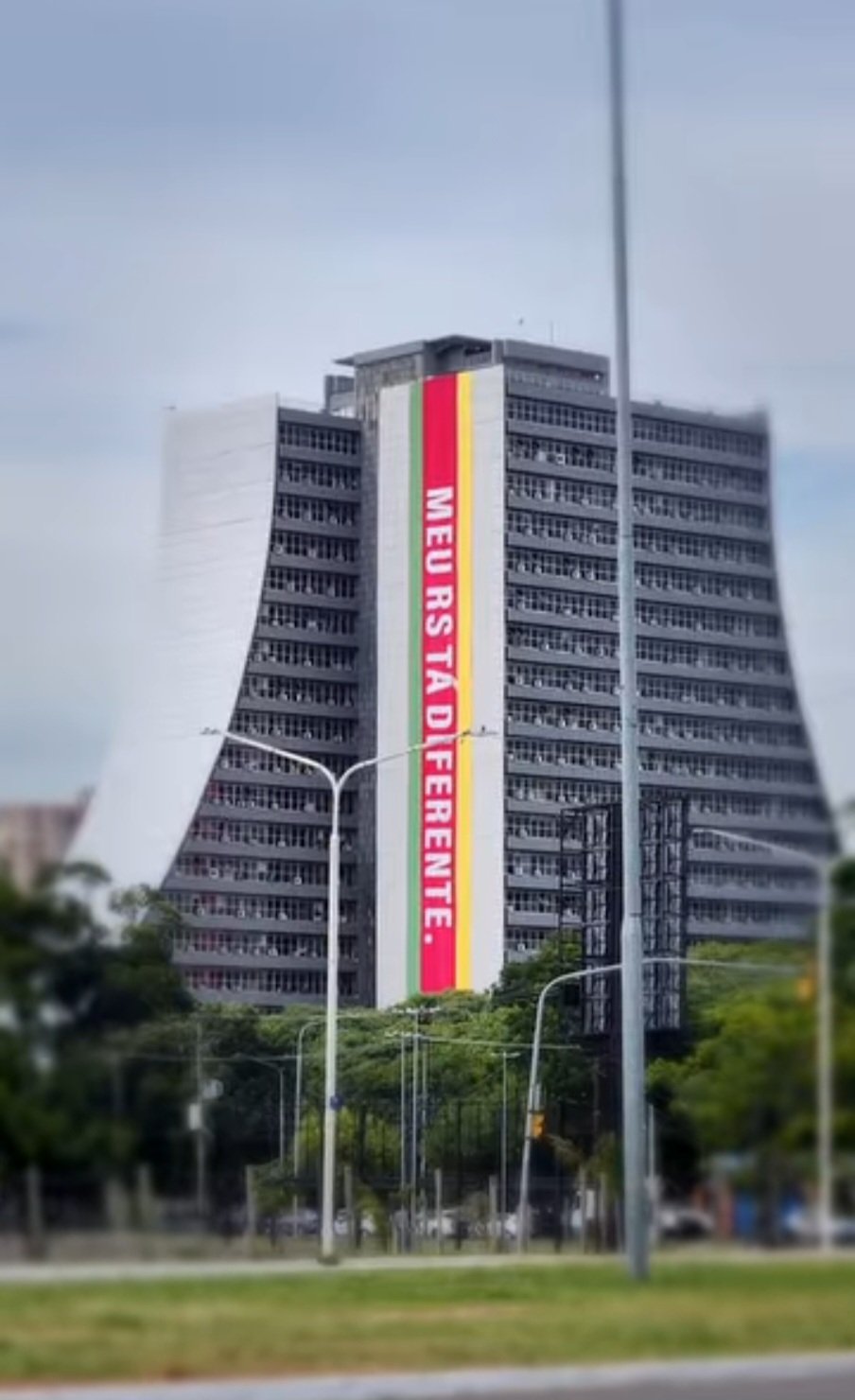 Pretto acusa governo Leite de usar prédio público para propaganda