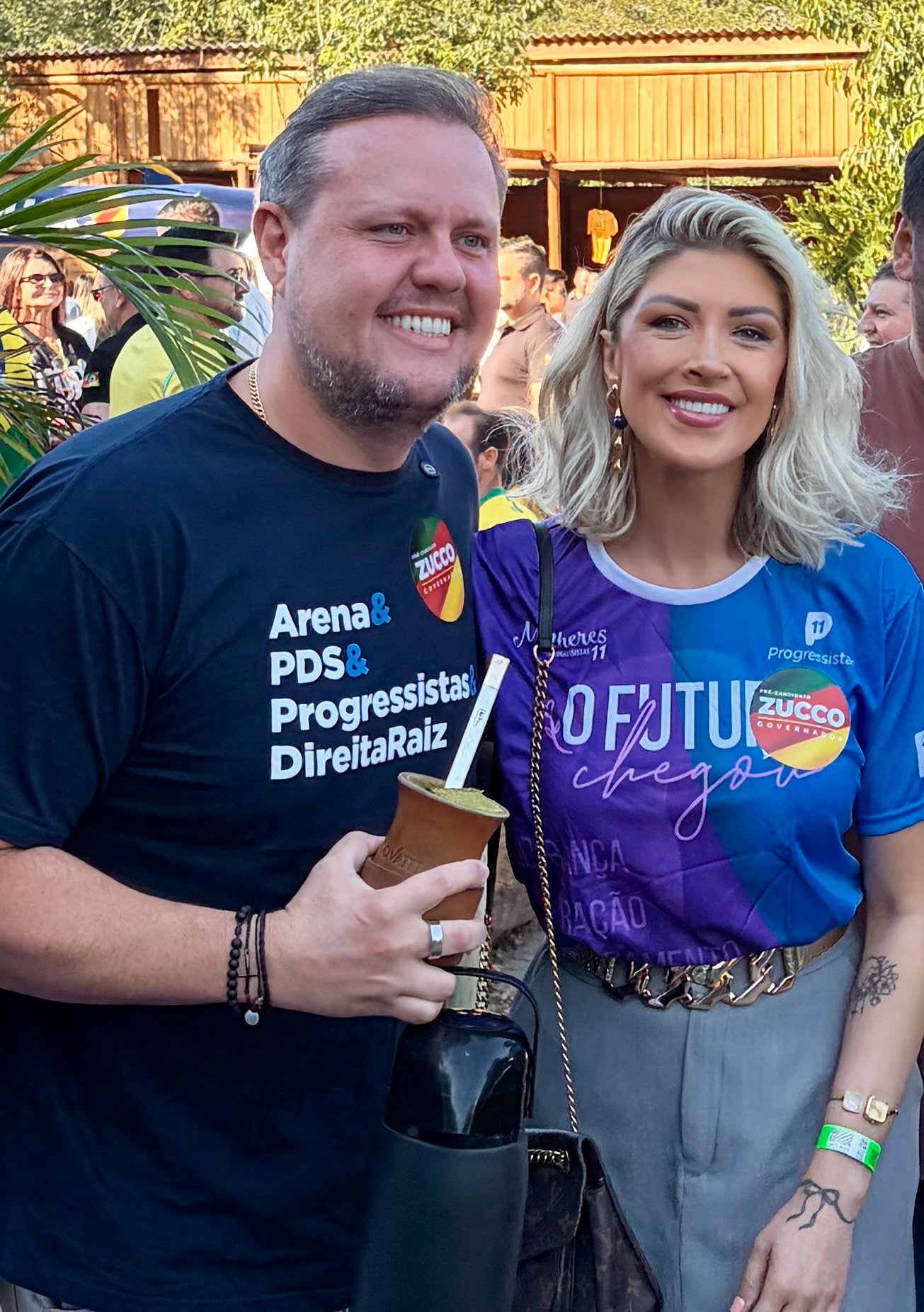 Nicole anuncia dobradinha em família nas eleições