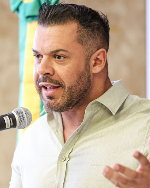 Kaká d'Ávila diz receber ameaças após propor fim de salário fixo para políticos