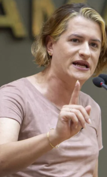 Natasha cobra retomada do Ambulatório Trans de Canoas