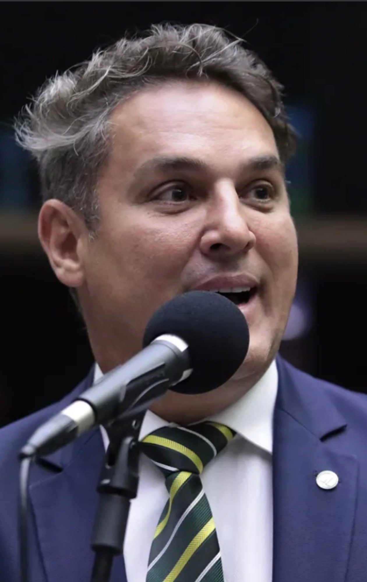 Zucco celebra derrubada de veto e cobra anistia