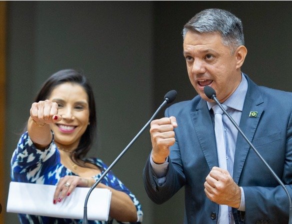 Os verdadeiros antifascistas usavam a farda. Não camiseta de militância