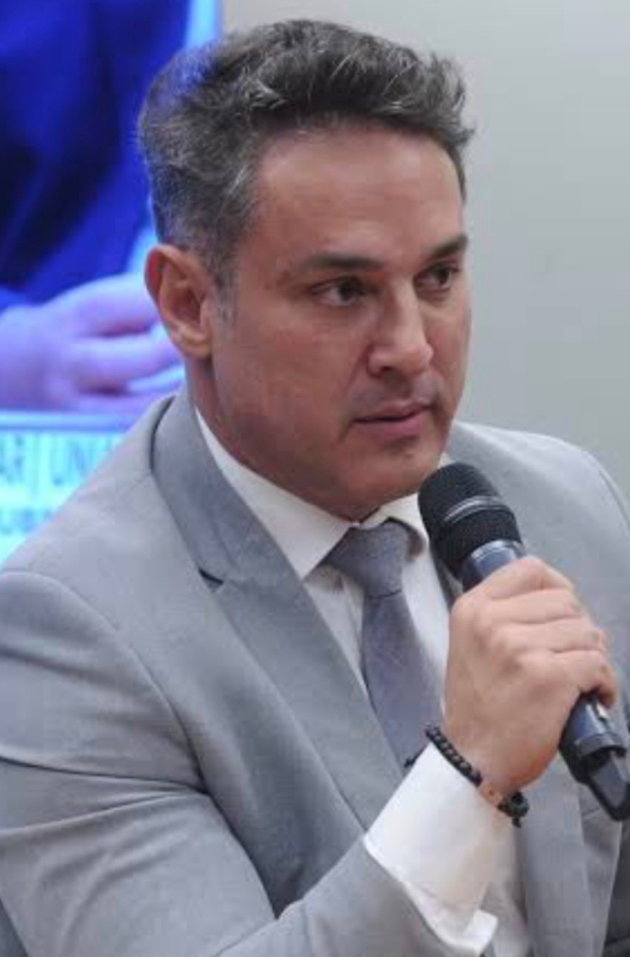 Zucco reage e chama adversário de mentiroso