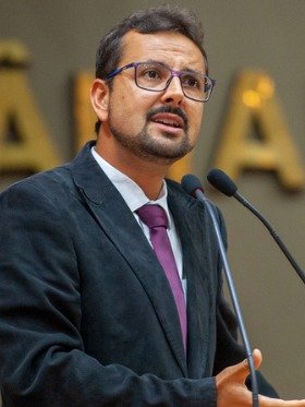 PT barra autodeclaração racial de Jonas Reis 