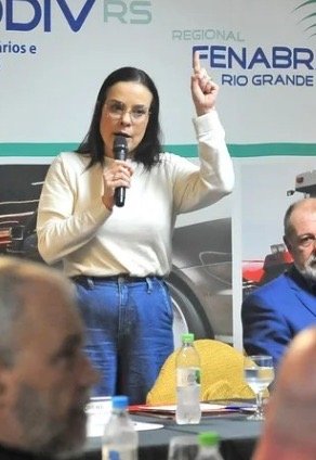 Juliana Brizola promete não aumentar ICMS e acena ao setor automotivo