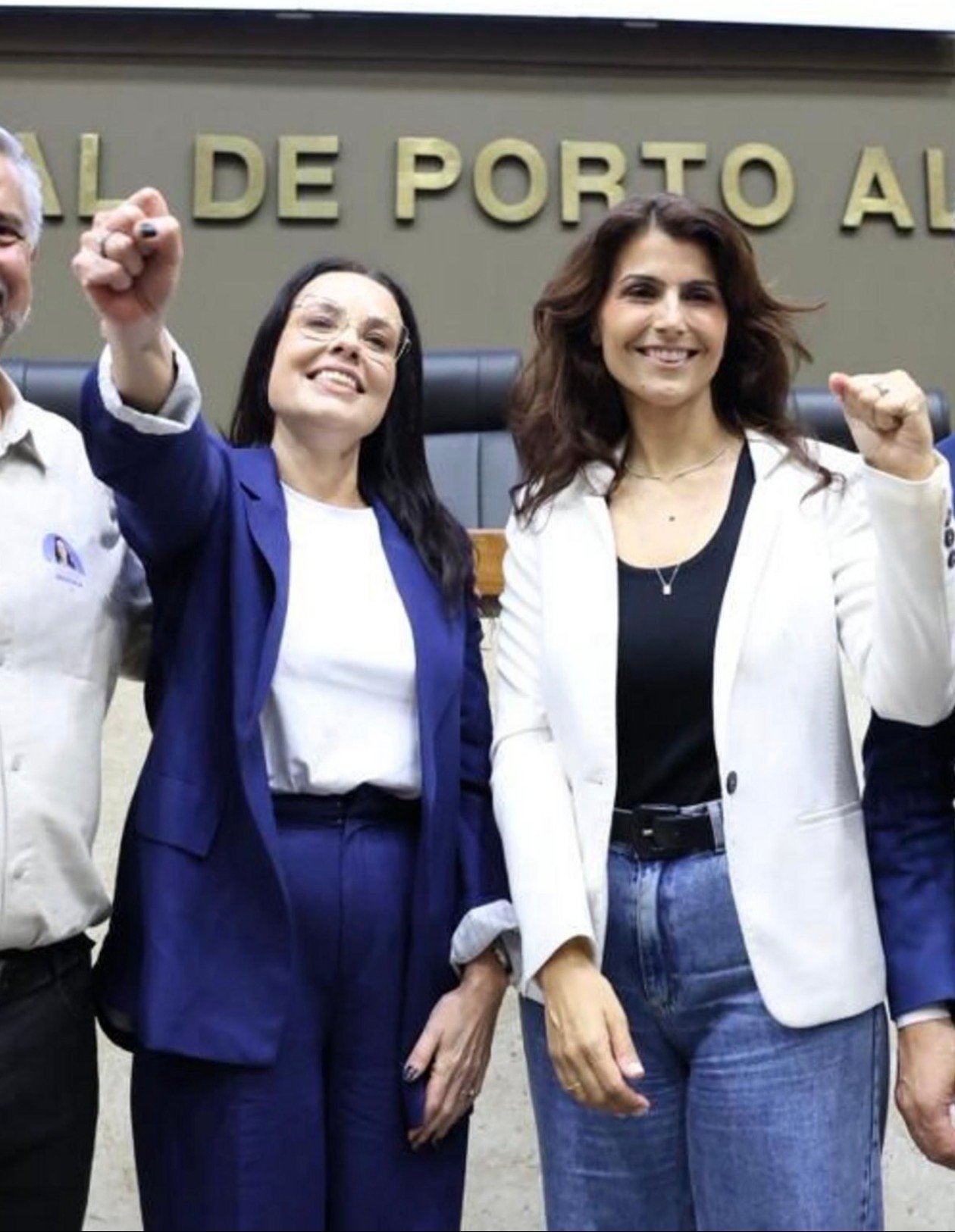 Manuela é multada por propaganda eleitoral antecipada