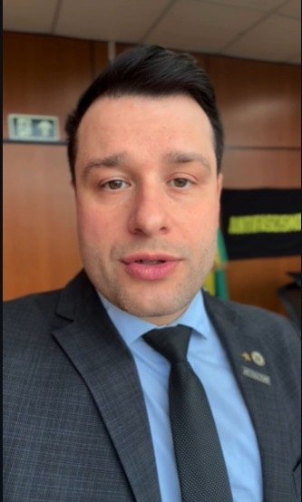 Após impasse, Leonel Radde confirma permanência na bancada do Atualidades Pampa 
